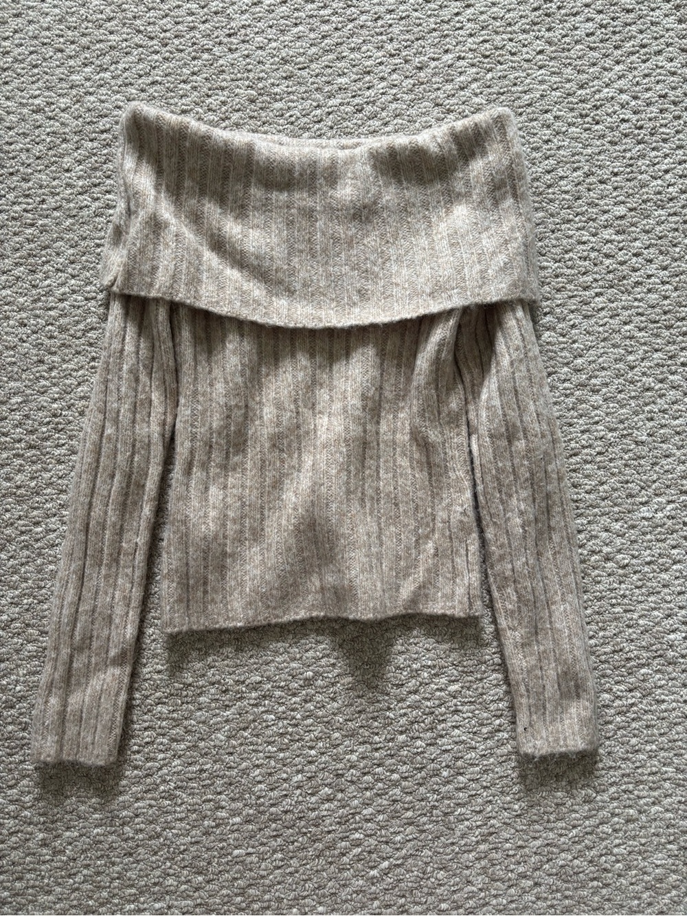 Abercrombie - Off-Shoulder Ribbed Sweater - Picture 2 of 2